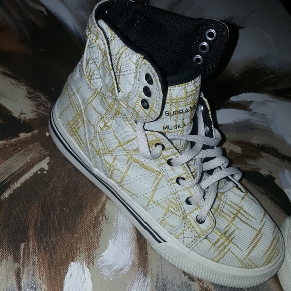 Supras - Picture 2 of 5